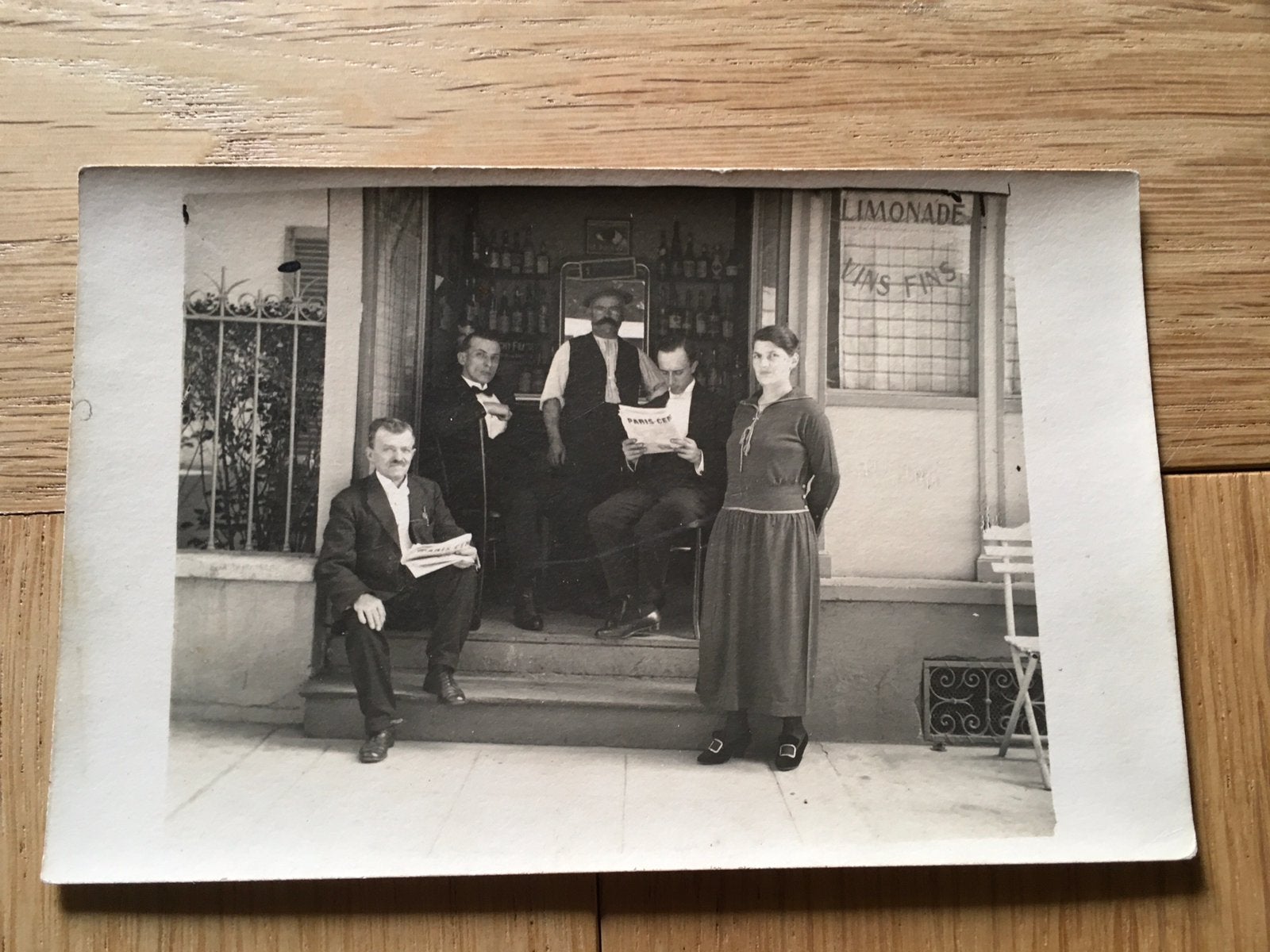 Oude Franse postkaart cafe, Verzamelen, Verzenden, Ongelopen