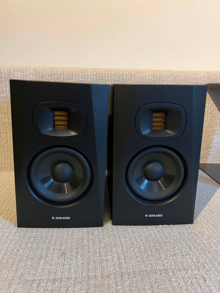 2 x Adam T5V studio monitor incl. tafelstatieven, Audio, Tv en Foto, Luidsprekerboxen, Ophalen, Zo goed als nieuw, Studiomonitor