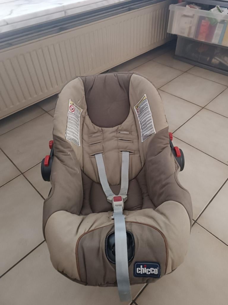 Maxi-Cosi/Chicco baby-autostoeltje te koop, Ophalen, Autogordel of Isofix, Slaapstand, Zo goed als nieuw