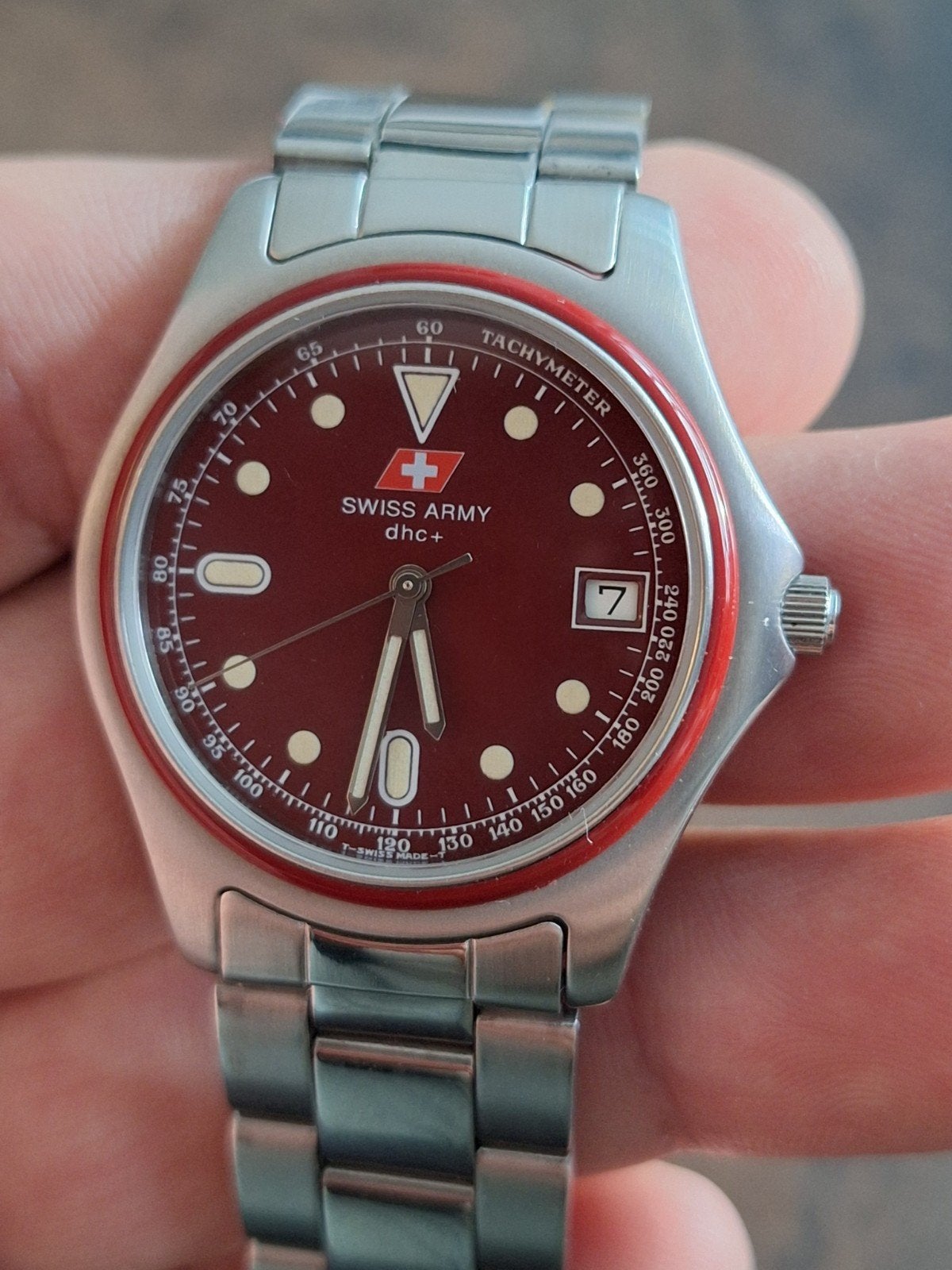 Mooi Swiss Army dhc+ Herenhorloge - Rode Wijzerplaat - Swiss, Handtassen en Accessoires, Staal, Staal, Polshorloge, Zo goed als nieuw