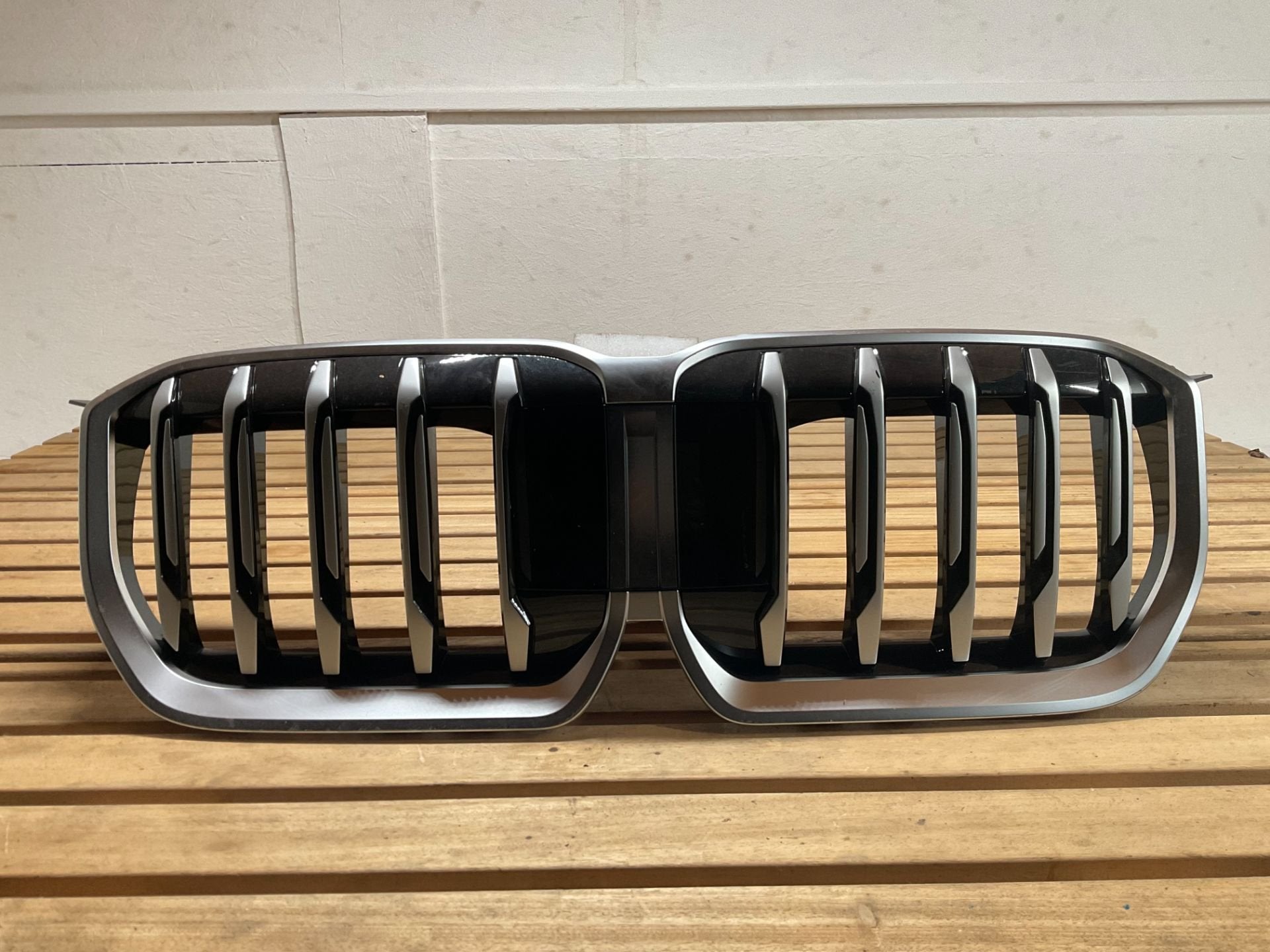 Grille De Pare-Chocs Avant BMW X1 U11 U12 51131851781 Chrom, Petuelring 130
80788  Munich, DE, Info@bmw.de, Utilisé, BMW