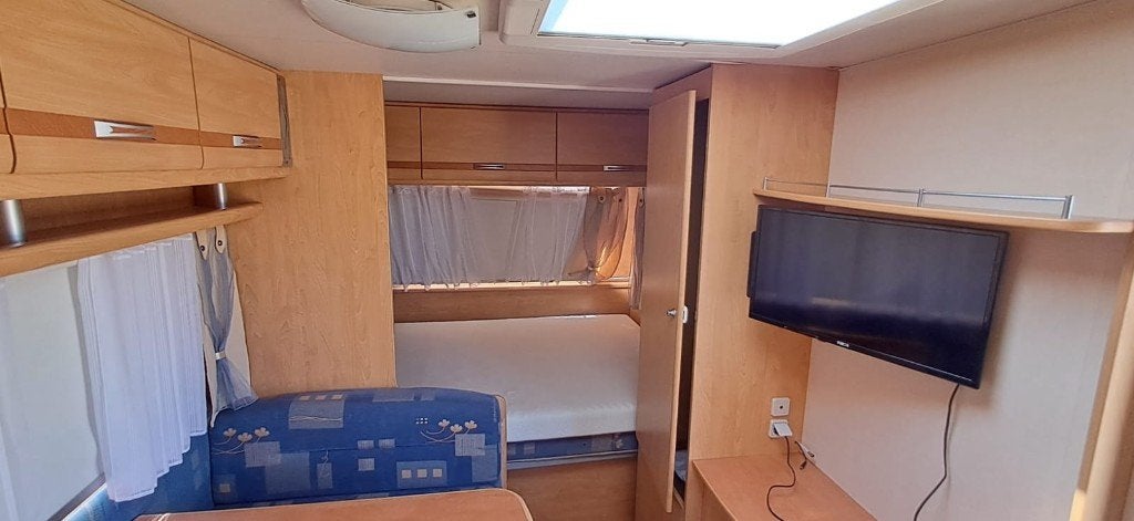Caravane Caravelair Ambiance en très bon état, Coin salon convertible, Jusqu'à 4, Réservoir d'eau fixe, 5 à 6 mètres
