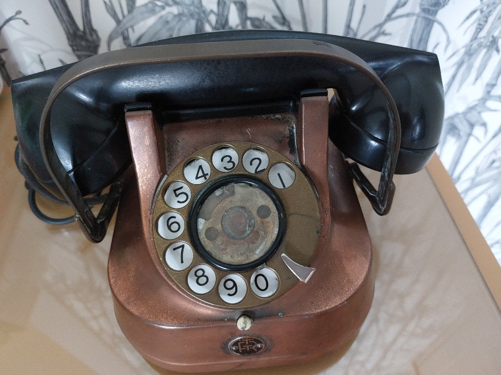 Ancien téléphone RTT 56A en cuivre, combiné bakélite noire, Enlèvement ou Envoi, Utilisé, Bakélite