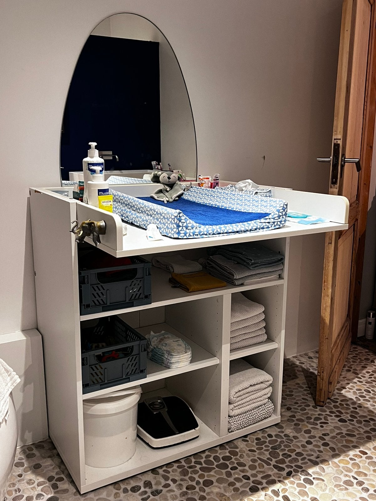 Handige verzorgingstafel met leuke kapstok, Kinderen en Baby's, Ophalen, Gebruikt, Commode