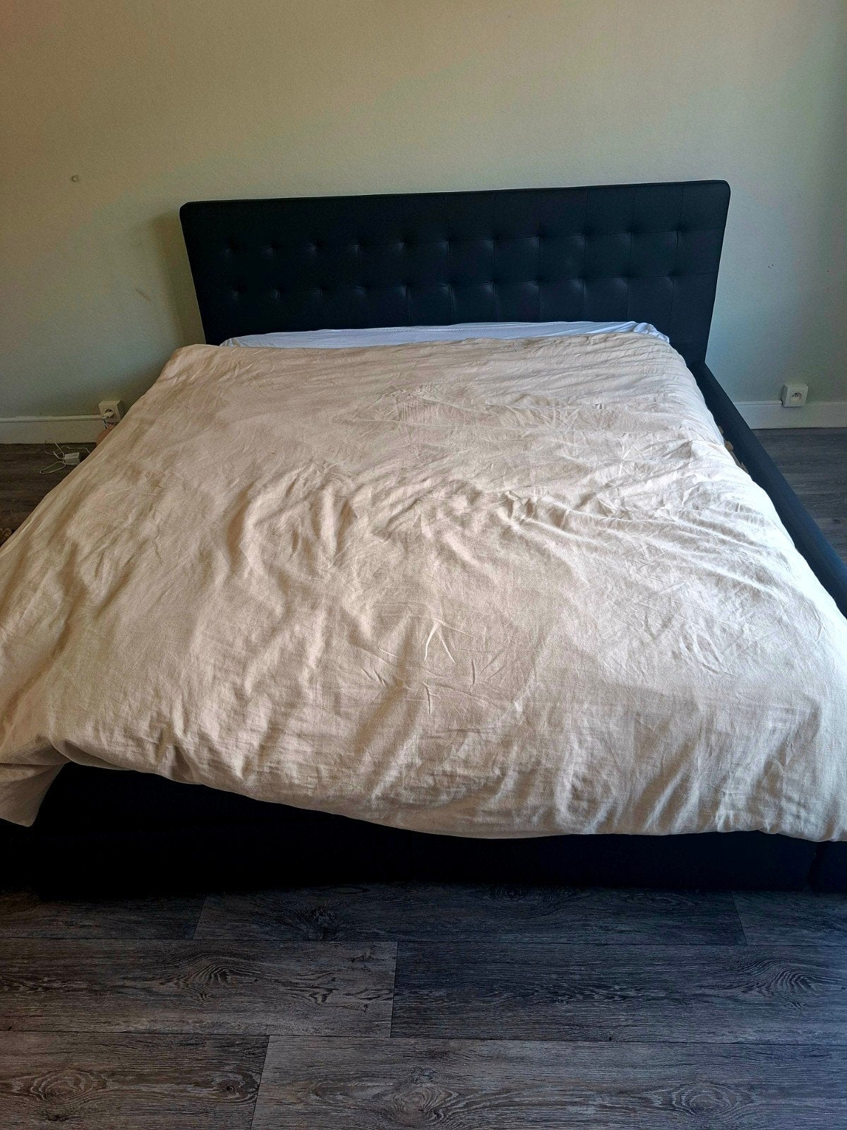 zwart bed 1m80 1 jaar oud met lattenbodem, Ophalen, Zwart