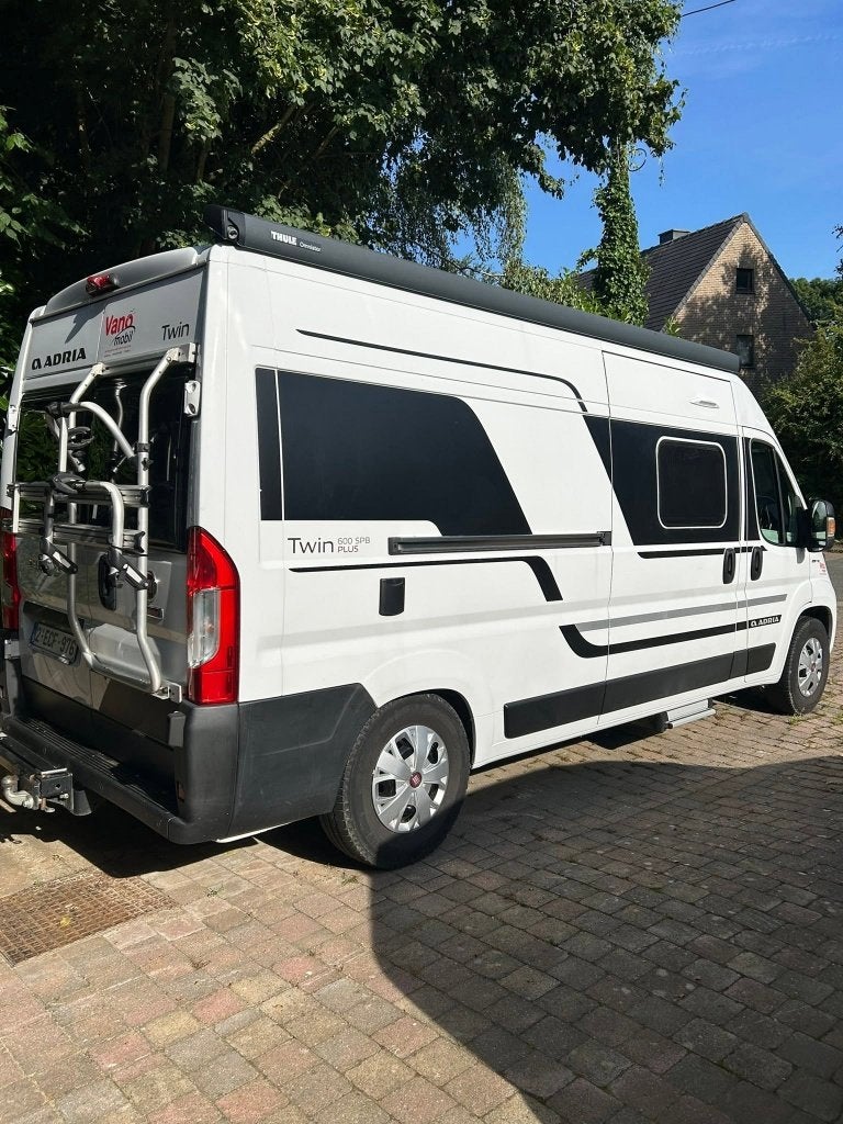 Fiat ducato Adria Twin spb 600 plus, Siège standard, Fiat, Boîte manuelle, 5 à 6 mètres