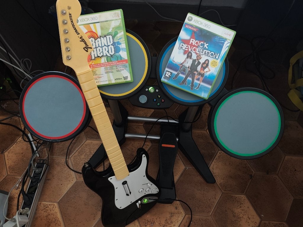 Guitare et Batterie(Avec Pédale) Rockband et 2 jeux, Ophalen, Gebruikt, Gitaar, Drumstel of Dj-set, Xbox 360