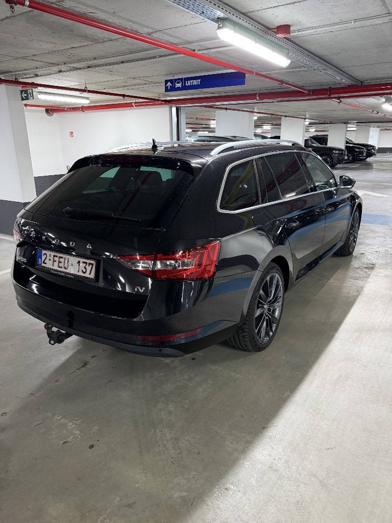 skoda superb 2021, Auto's, Automaat, Zwart, Leder, Superb