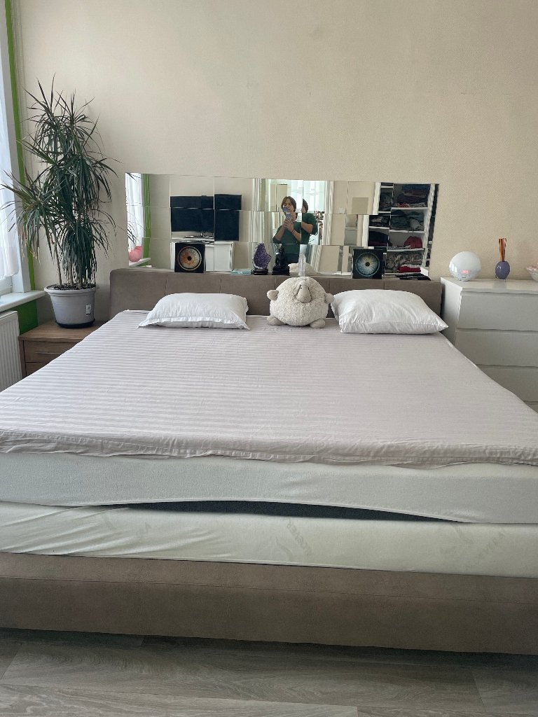 Kingsize bed 2/2 met daim achterwand, Autres dimensions, Autres couleurs, Modern klassiek, Comme neuf
