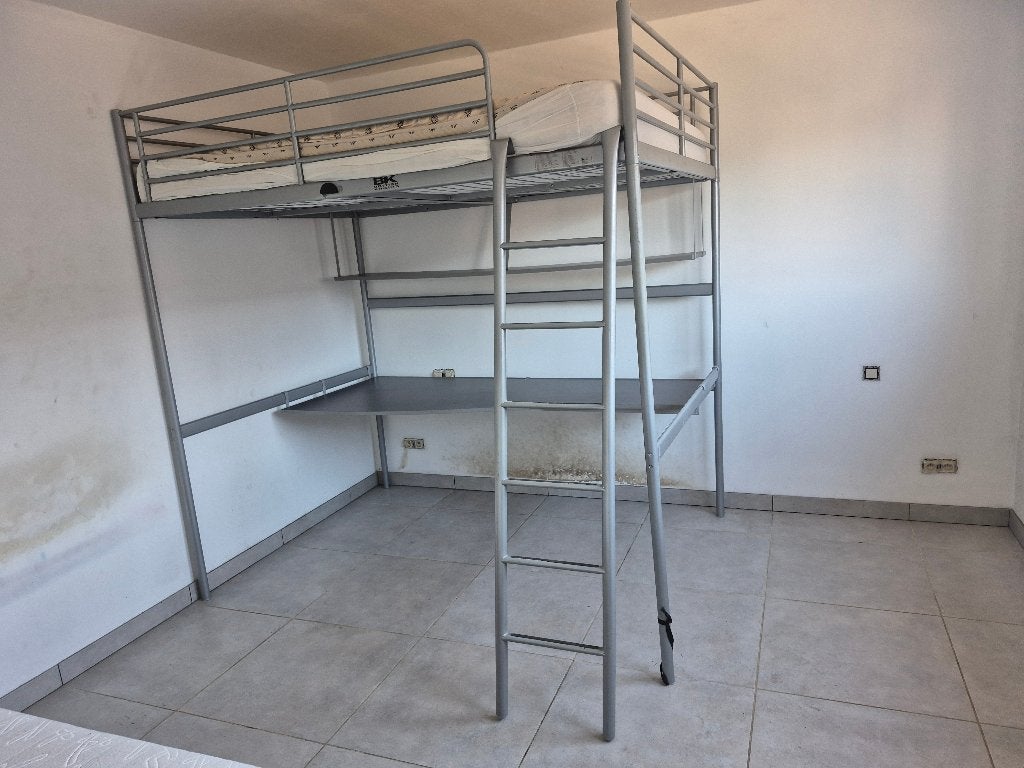 Hoog bed, Huis en Inrichting, Slaapkamer | Bedden, Ophalen, Gebruikt, Eenpersoons, 140 cm