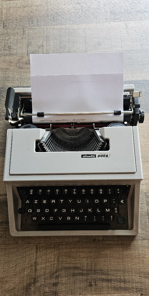 Olivetti Dora – machine à écrire AZERTY + mallette d'origine, Enlèvement, Utilisé