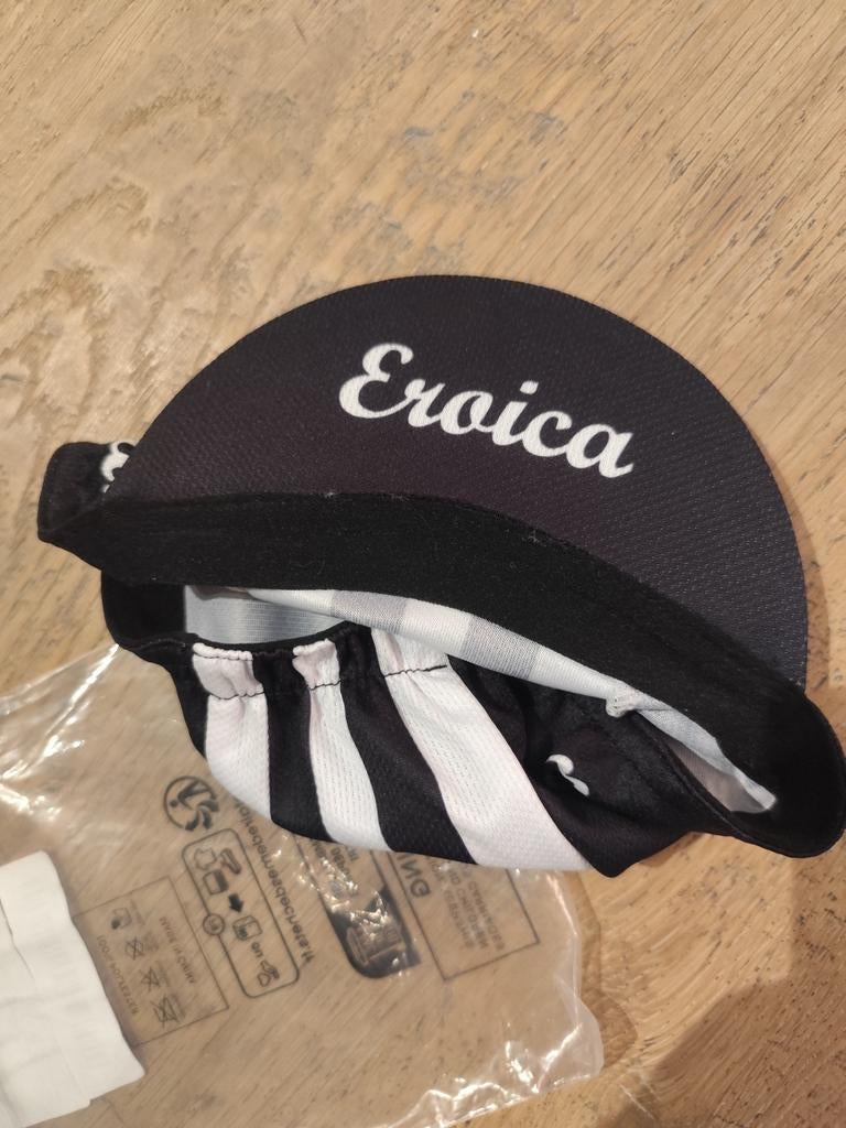 Casquette Eroïca neuve. Voir photos.
Envoi possible., Enlèvement ou Envoi