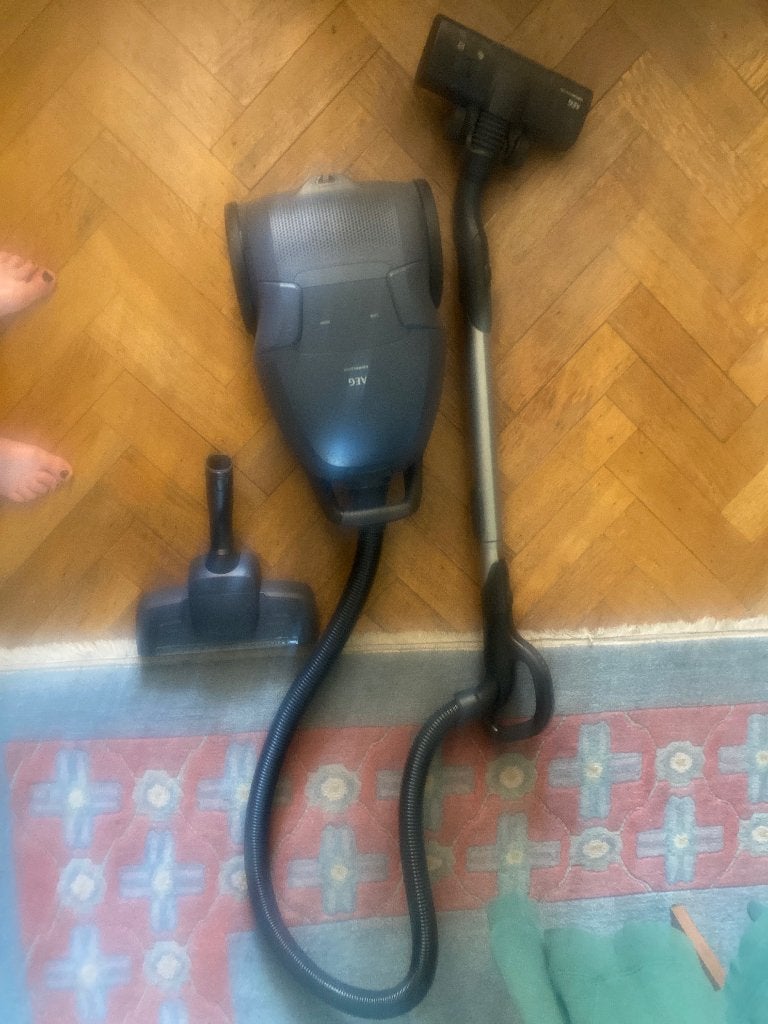 Stofzuiger AEG met zak, Elektronische apparatuur, Stofzuigers, Stofzak, Gebruikt, Ophalen of Verzenden, Stille werking
