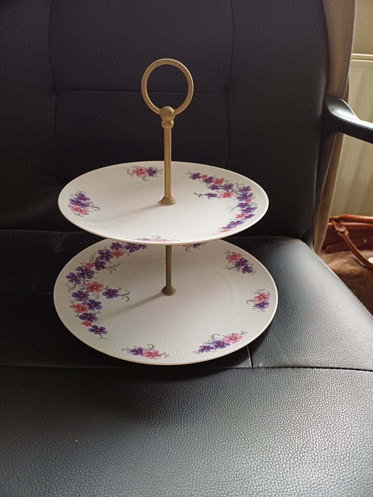 Assiette de service à deux niveaux en porcelaine, Autres types, Pivotant, Enlèvement ou Envoi, Comme neuf