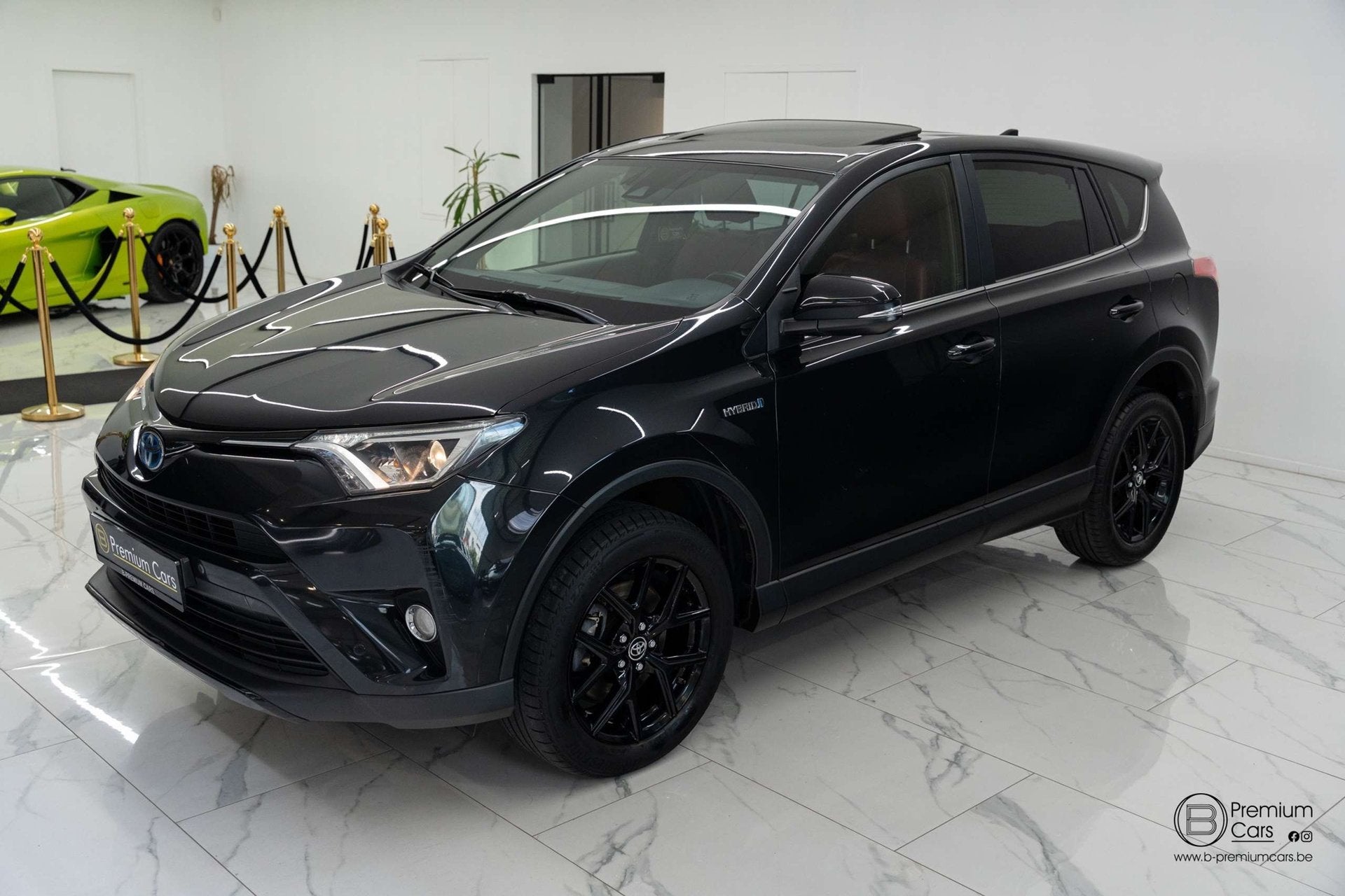 Toyota RAV4 2.5i hybrid black edition! 2x4! FULL OPTIONS!, Dealer onderhouden, 114 kW, Gebruikt, Euro 6