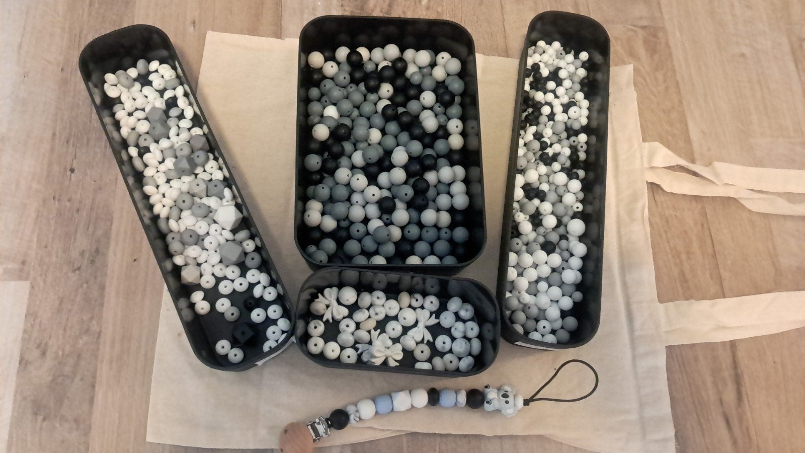 Lot 600+ siliconen kralen zwart wit grijs - rond lent, Ophalen of Verzenden, Nieuw, Draad