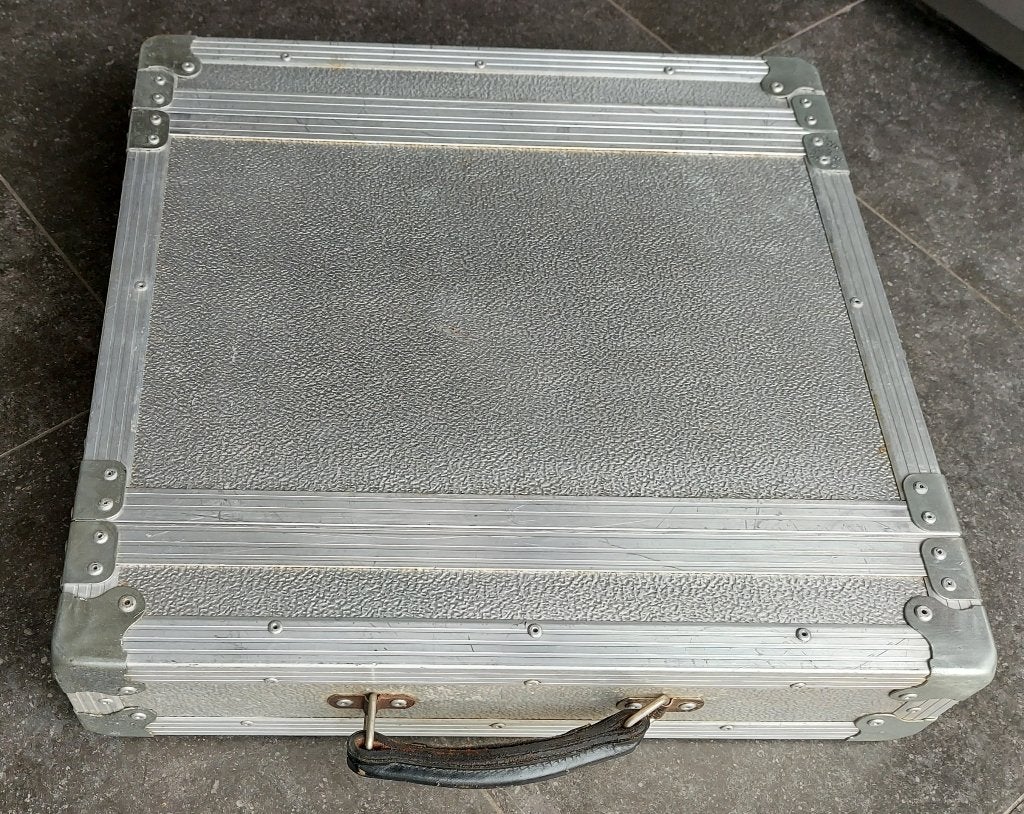 Flight case silver 19pouces/2U, Musique & Instruments, Boîtiers & Valises, Enlèvement ou Envoi, Utilisé, Autres instruments, Flight case
