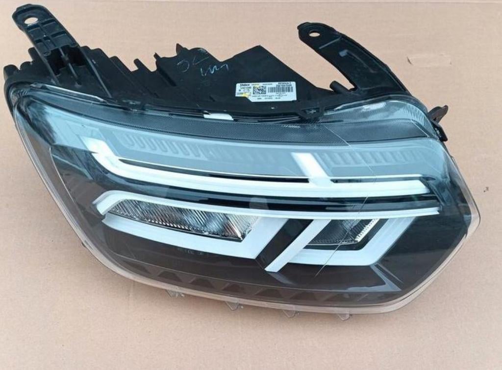Nieuwe facelift-koplamp van Dacia Duster, Auto-onderdelen, Ophalen of Verzenden, Nieuw, Dacia