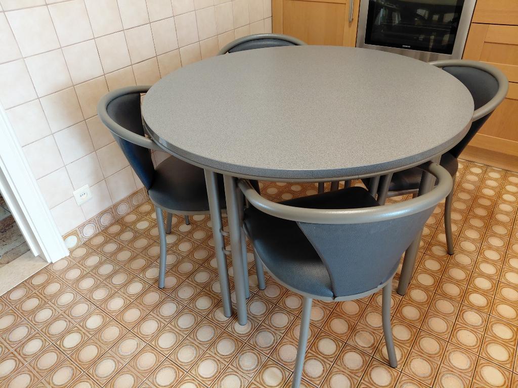 KEUKENTAFEL + 4 KUIPSTOELEN, Ophalen, Gebruikt