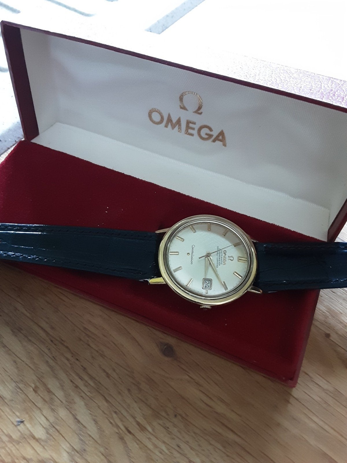 Montre oméga en or, Bijoux, Sacs & Beauté, Montres | Hommes, Or
