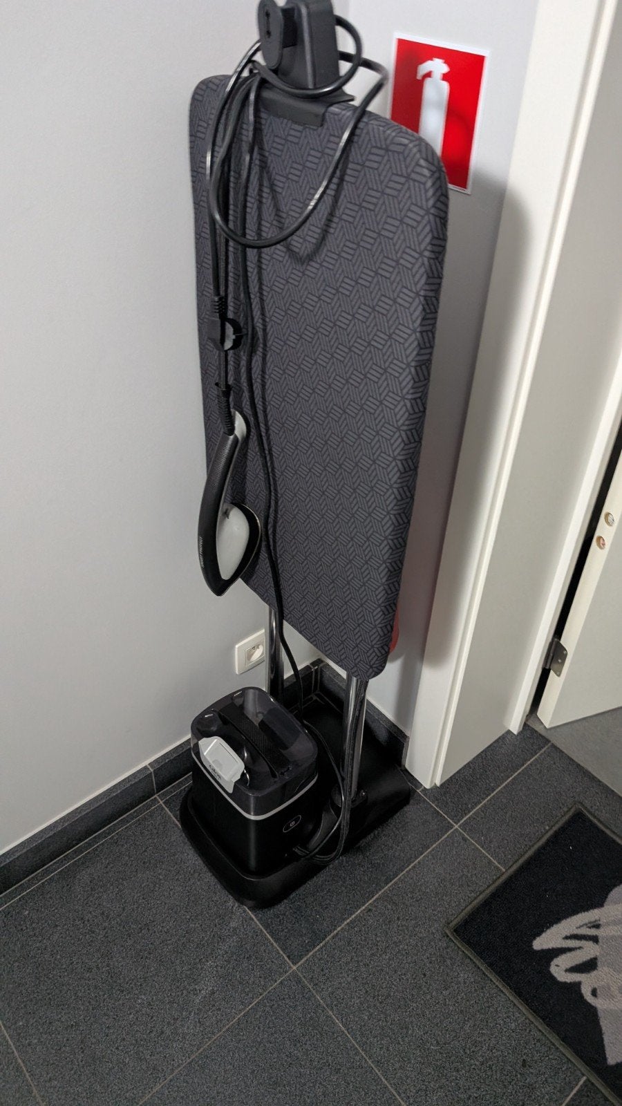 stroomstrijk mèt plank, Elektronische apparatuur, Ophalen, Gebruikt