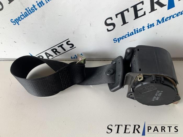 Veiligheidsgordel rechts-achter van een Mercedes E-Klasse, Gebruikt, -, Ophalen of Verzenden, -
