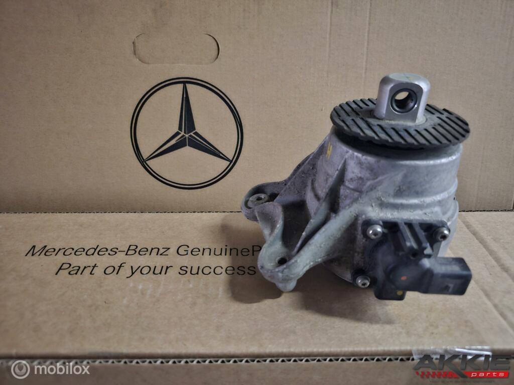 Mercedes C63 amg Motorlager rechts A2052400201, Auto-onderdelen, Motor en Toebehoren, Gebruikt, Ophalen of Verzenden