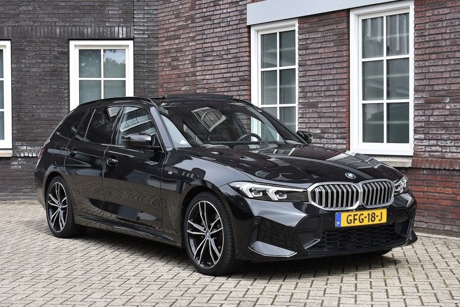 BMW 320 320e |Panoramadak|Trekhaak| Wij zijn op afspraak geo, Zwart, 34 g/km, Zwart, Bedrijf