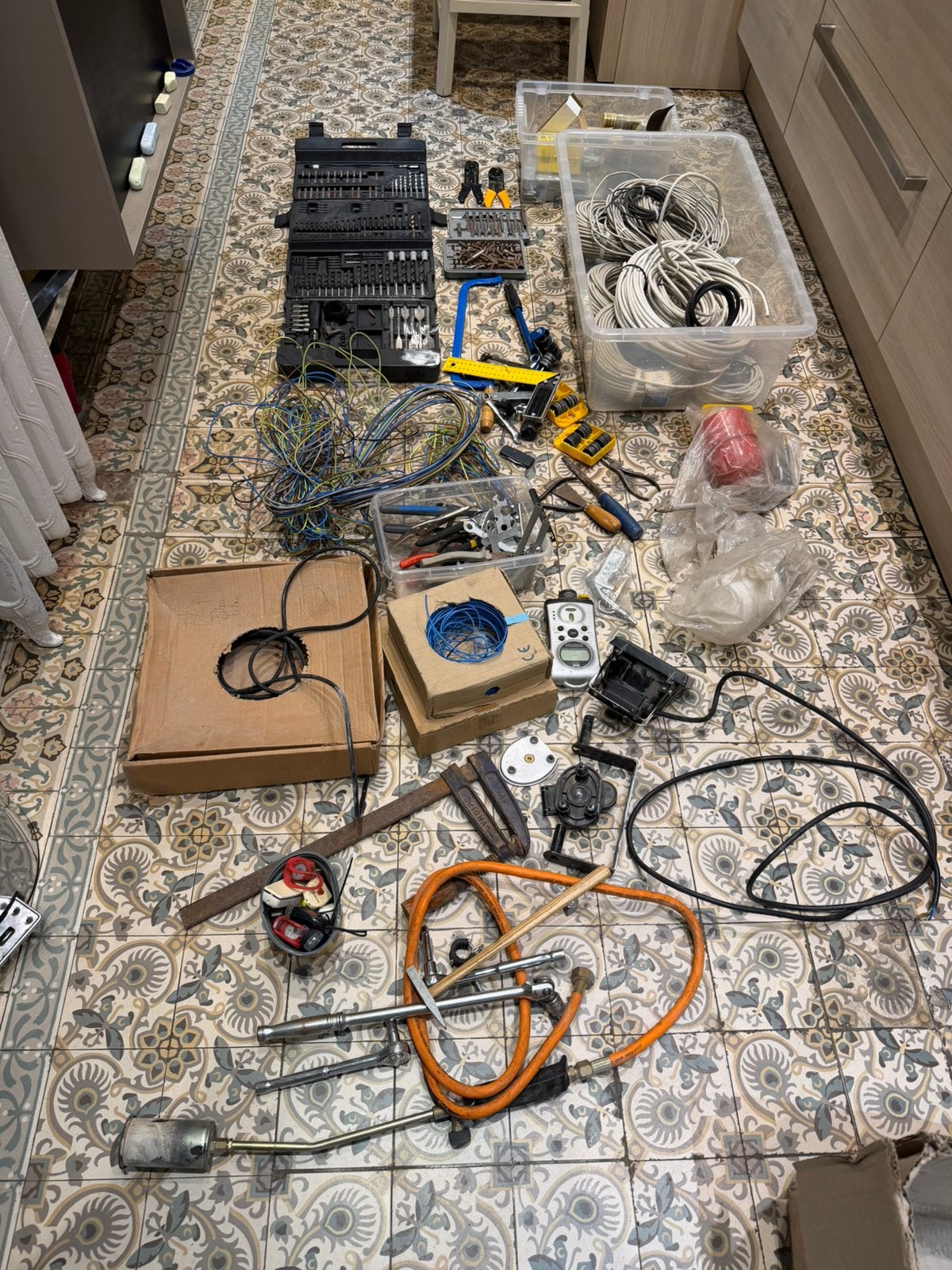 Gros lot d’outillage + câbles électriques + matériel, Enlèvement, Comme neuf