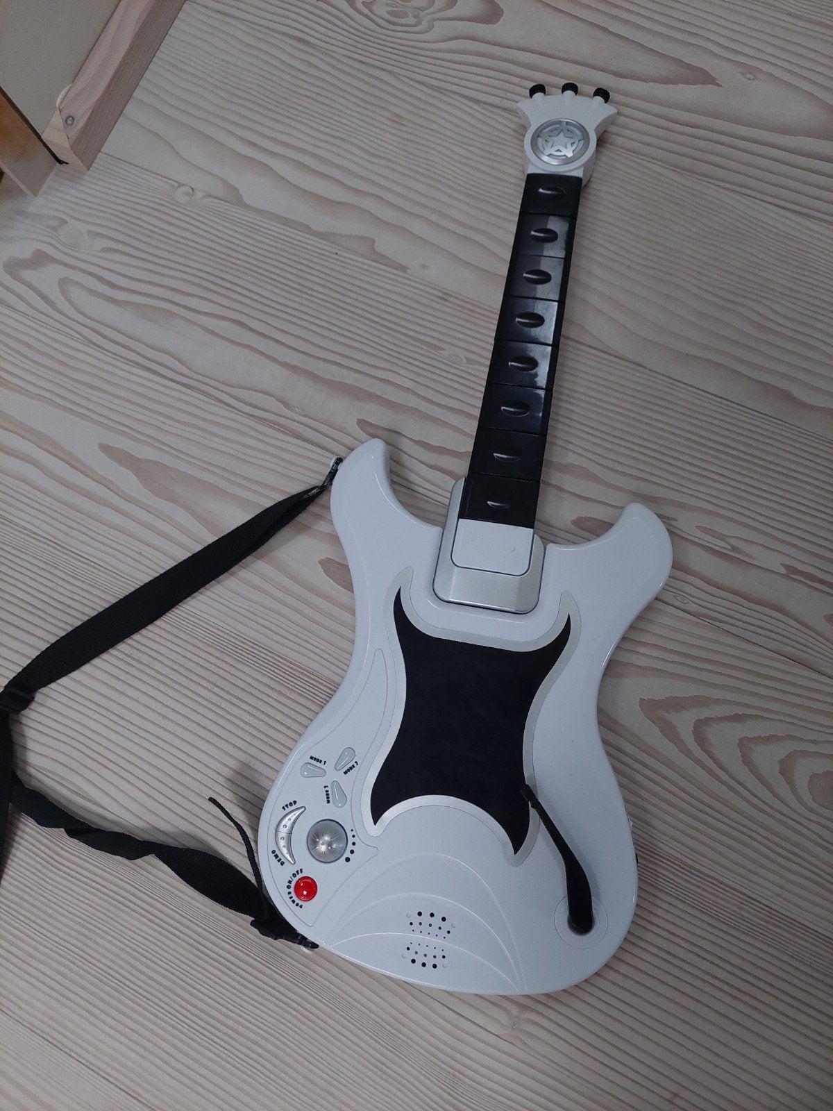 Electrische speelgoedgitaar, Ophalen
