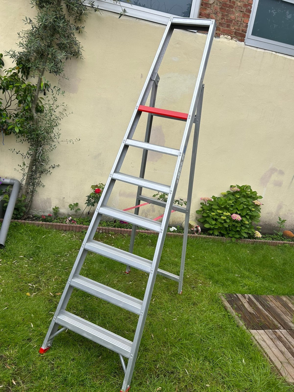 Altrex trapladder+ solide trapladder, Ophalen, Zo goed als nieuw, Ladder