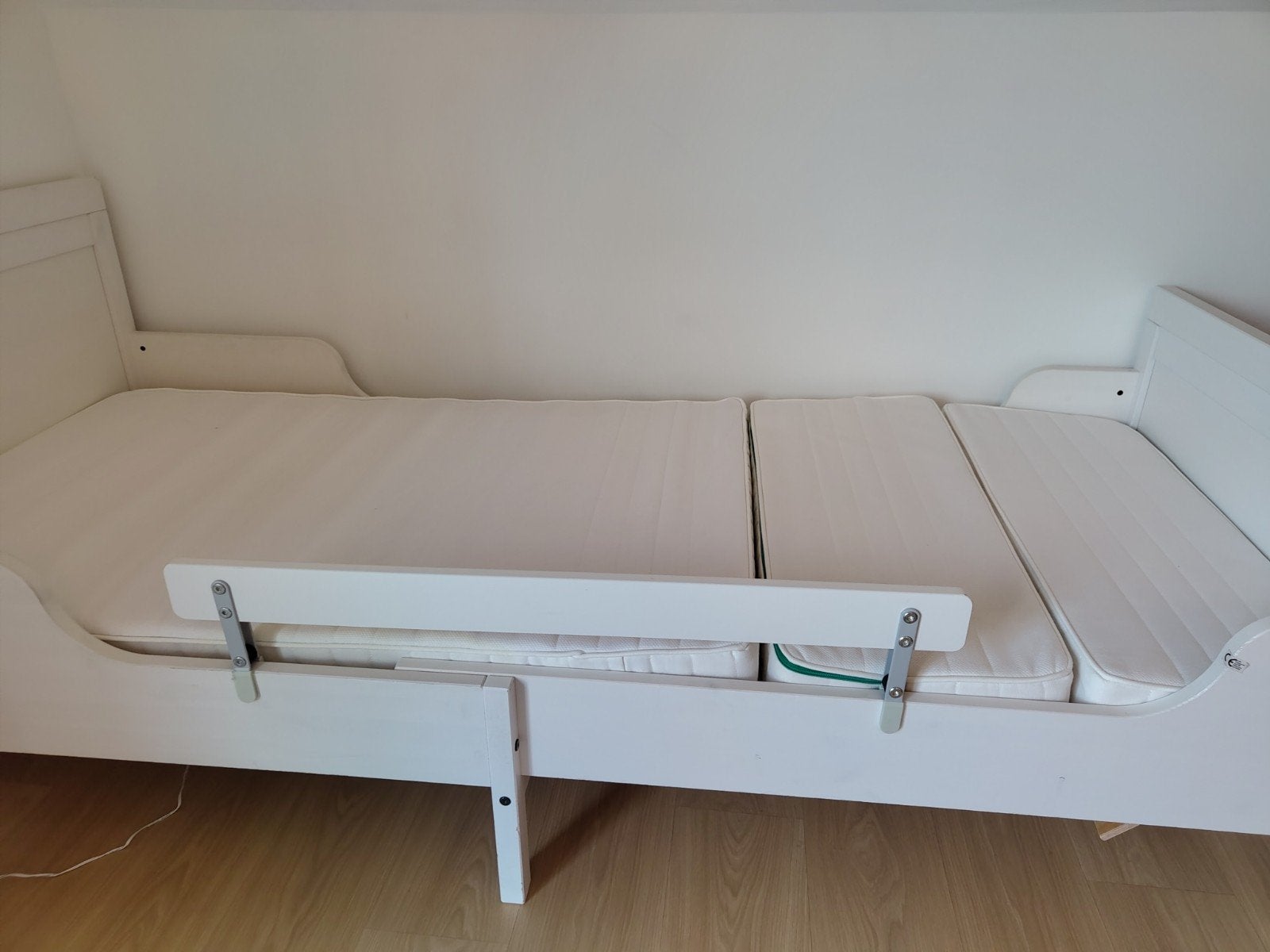 lit enfant modulable Ikea + matelas+ barrière, Enfants & Bébés, Enlèvement, Matelas