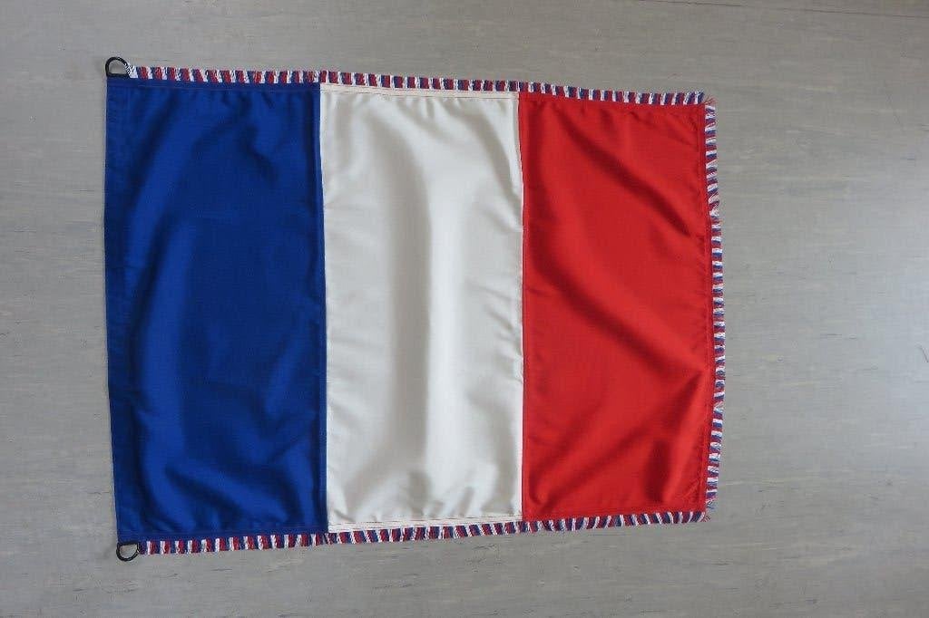 Drapeau français 70 X 100 cms avec franges, Enlèvement ou Envoi, Neuf