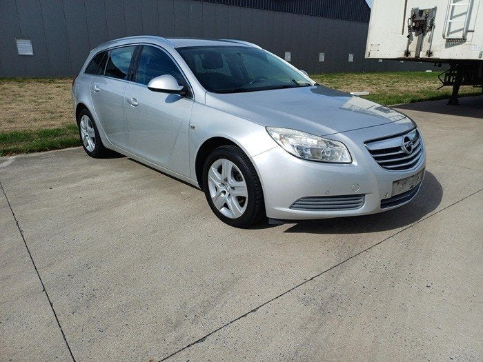 Voiture familiale Opel Insignia déjà inspectée pour la vente, Euro 5, Achat, 1968 cm³, Diesel