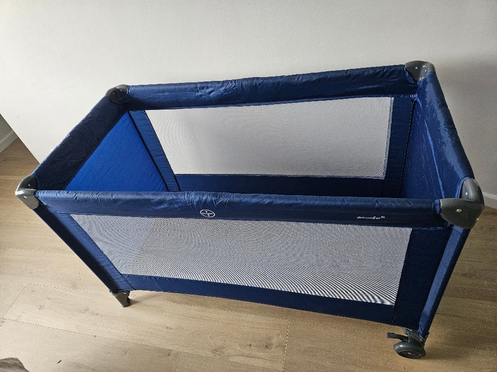 Dreambee reisbedje, blauw, met wieltjes en bodemmatras, Ophalen, Gebruikt, Reisbedje