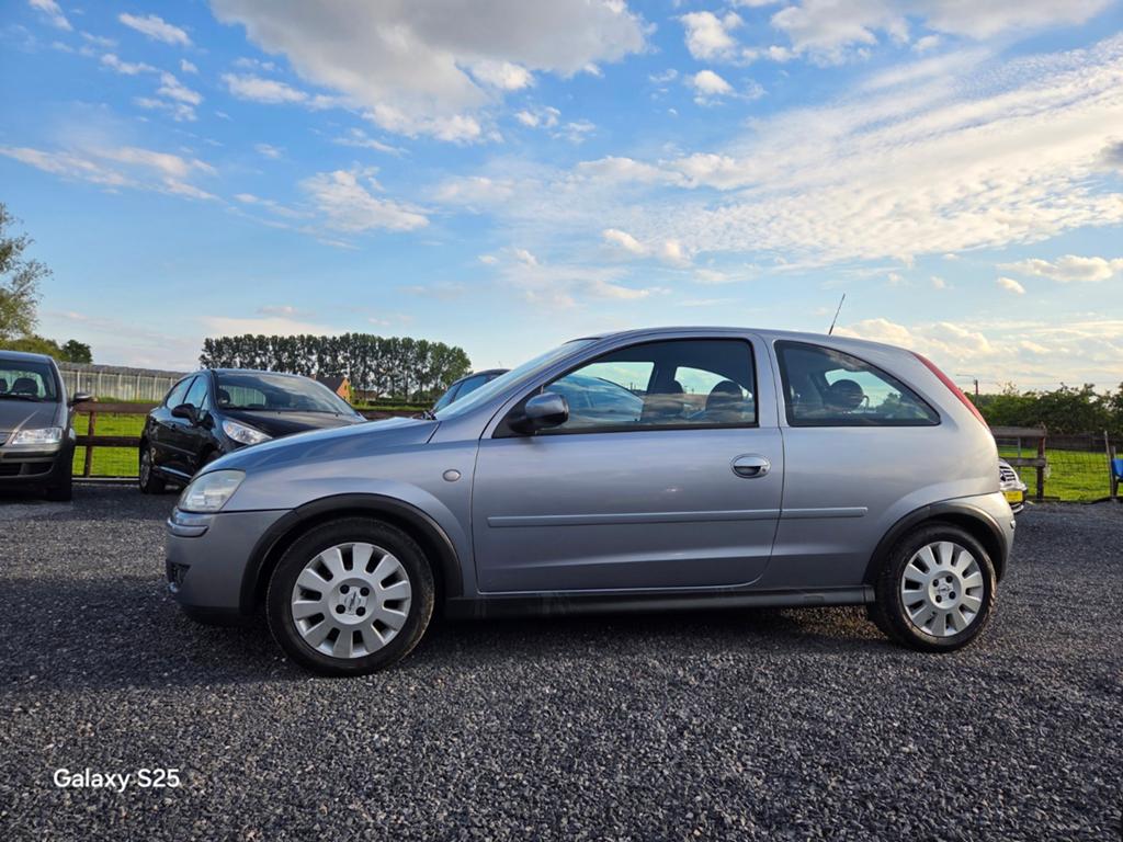 Opel Corsa C 1200cc in zeer goed staat BLANCO GEKEURD/AIRCO, Stof, 4 cilinders, 1229 cc, Bedrijf