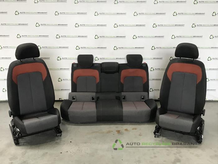 Kit revêtement (complet) d'un Audi Q2, Autos : Pièces & Accessoires, Habitacle & Garnissage, Utilisé, 3 mois de garantie, Enlèvement ou Envoi