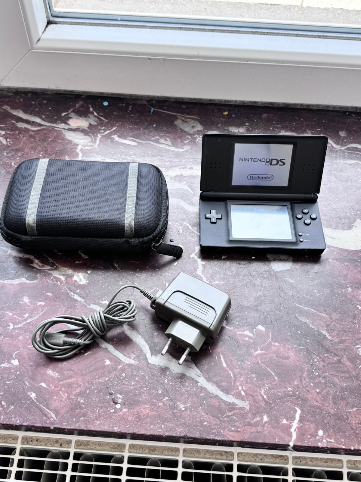 a vendre Nintendo ds lite, Games en Spelcomputers, Spelcomputers | Nintendo DS, Ophalen of Verzenden, Zo goed als nieuw, DS Lite