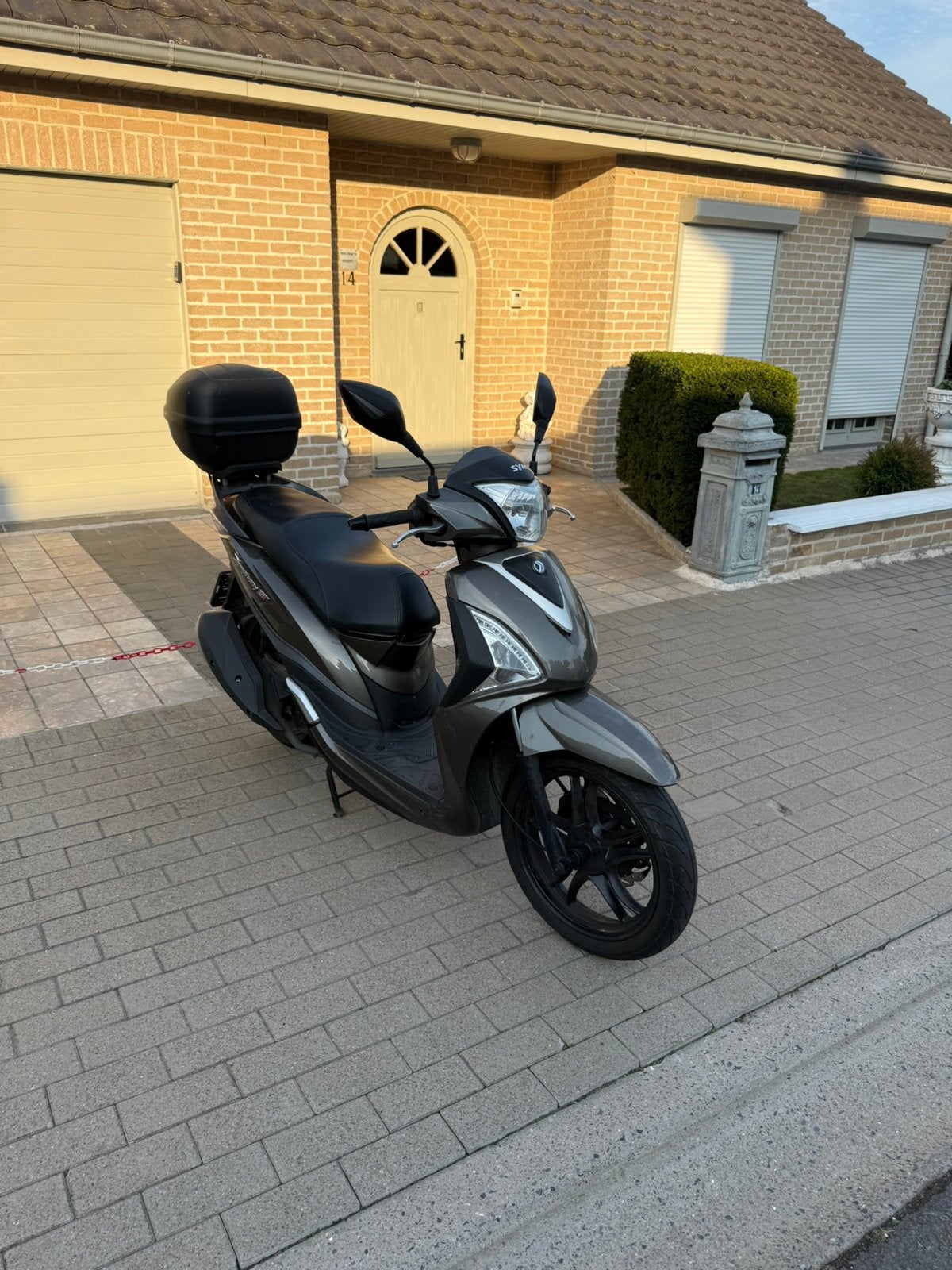 SCOOTER SYM 125CC ST 2016 7500KM ALS NIEUW 1350€!, Ophalen, 1 cilinder, 11 kW of minder