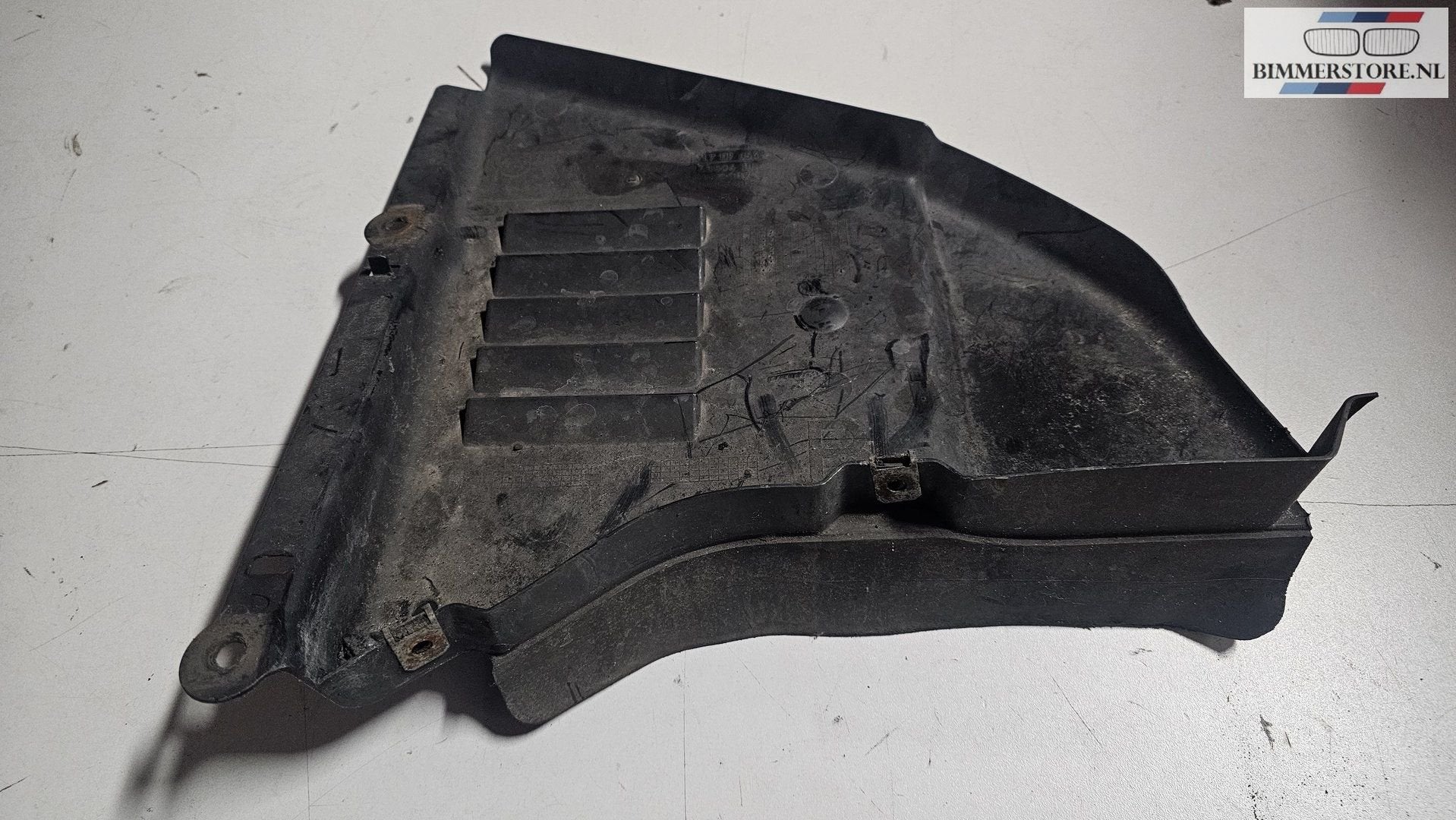 Bodemplaat hoek onderste deel voorkant rechts BMW 5 serie E6, Gebruikt, -, Ophalen of Verzenden, Bumper