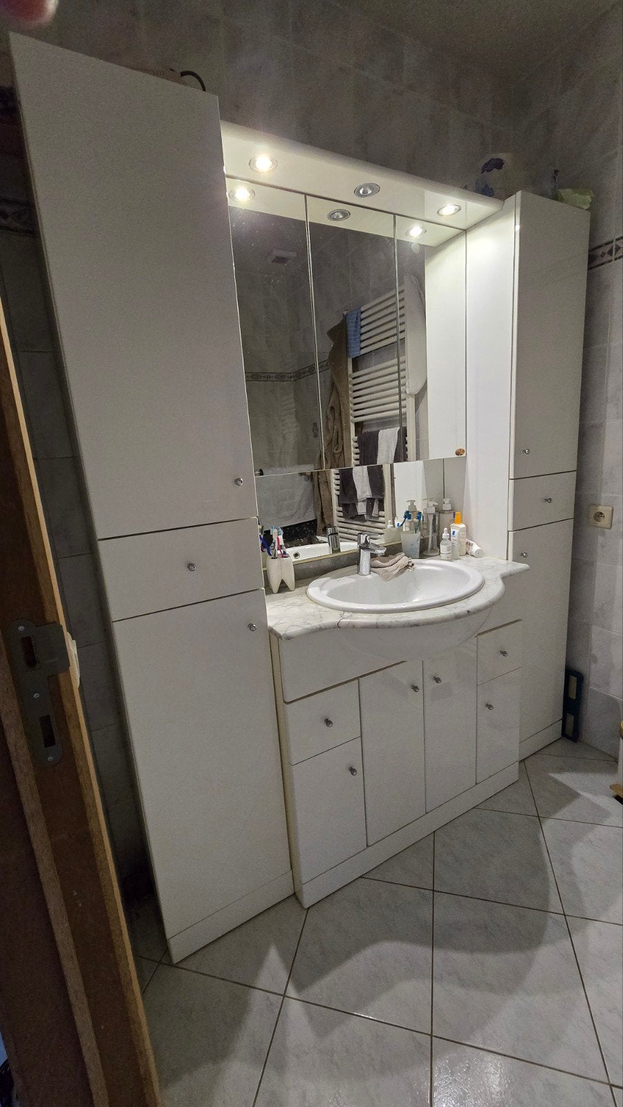 Salle de bain, 25 à 50 cm, Meuble lavabo, 150 à 200 cm, Utilisé