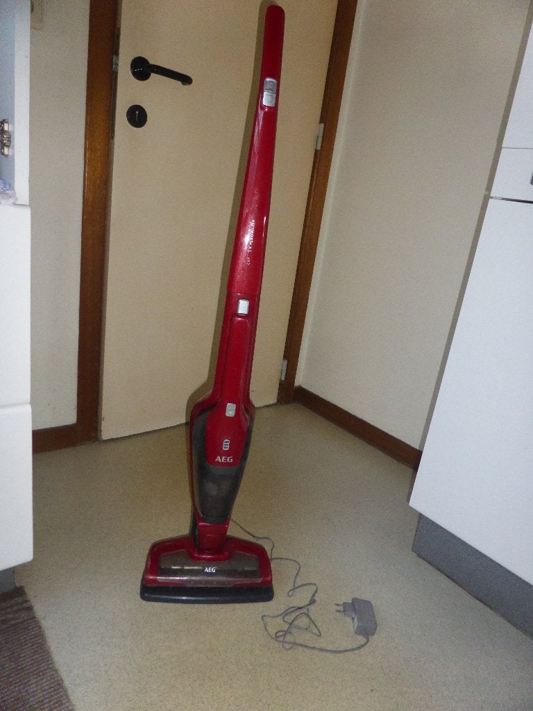 AEG CX7 draadloze steelstofzuiger met kruimeldief + lader, Elektronische apparatuur, Ophalen, Gebruikt, Steelstofzuiger, AEG