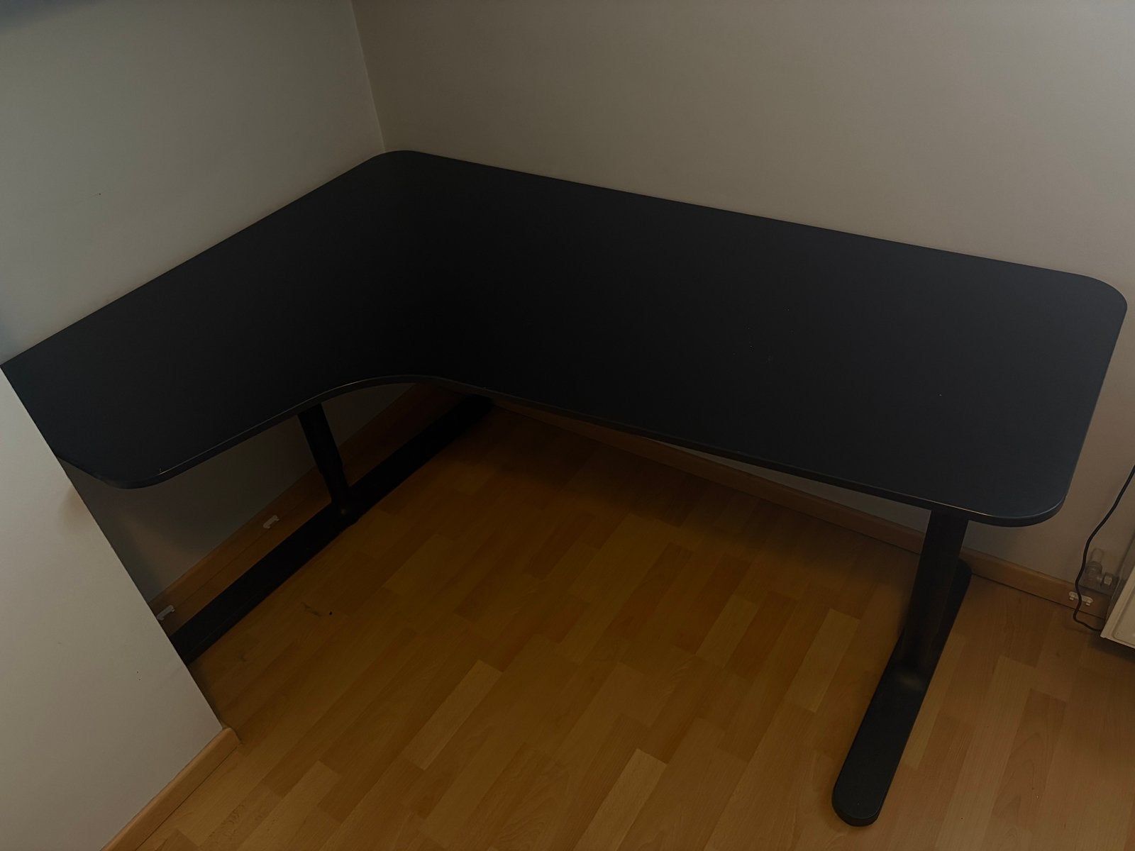 Bureau d'angle gauche IKEA BEKANT — placage de frêne, Maison & Meubles, Bureaux, 160 cm, Utilisé, IKEA, 110 cm
