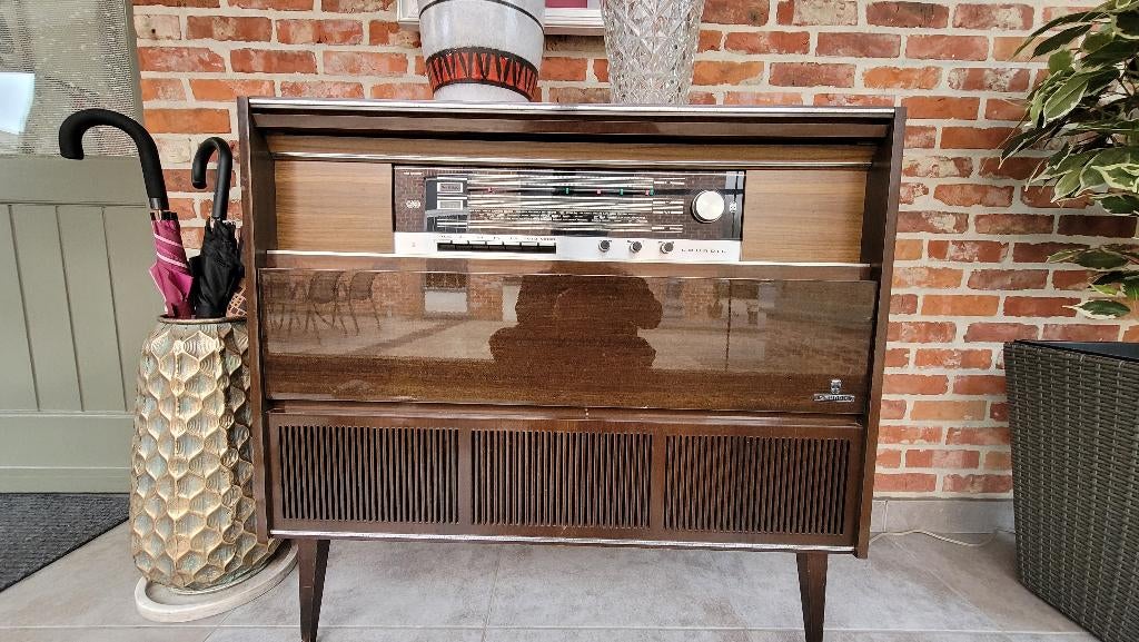 Meubel radio, Enlèvement, Radio