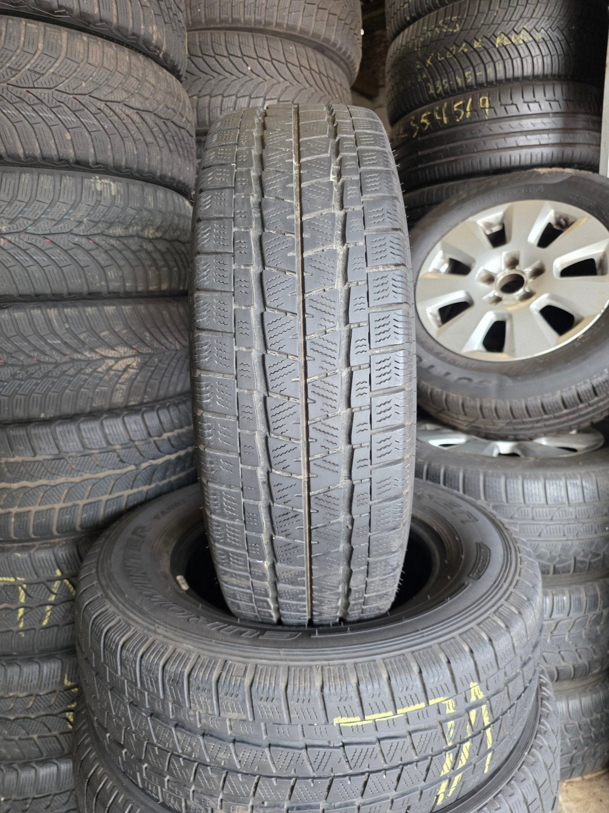215 70 15c falken avec montage et équilibrage, Enlèvement