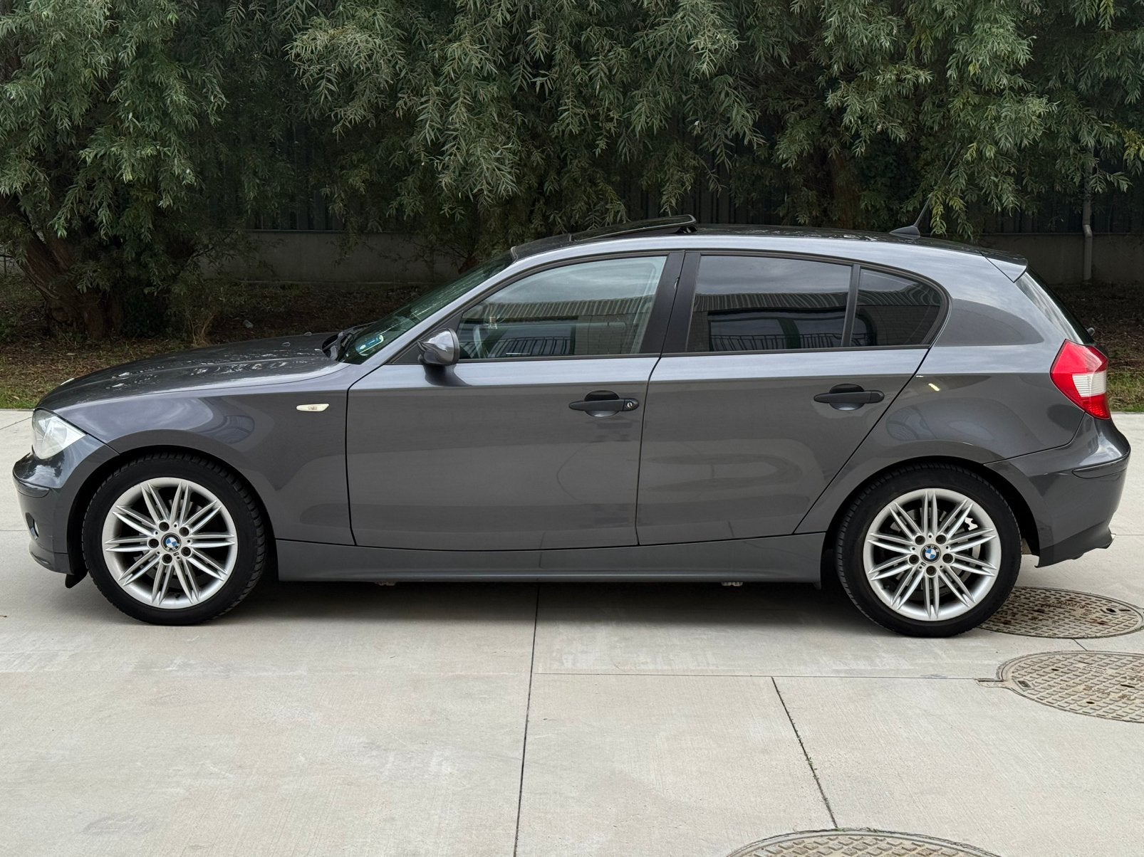BMW Série 1 118i – Automatique, Argent ou Gris, Achat, Entreprise, Noir
