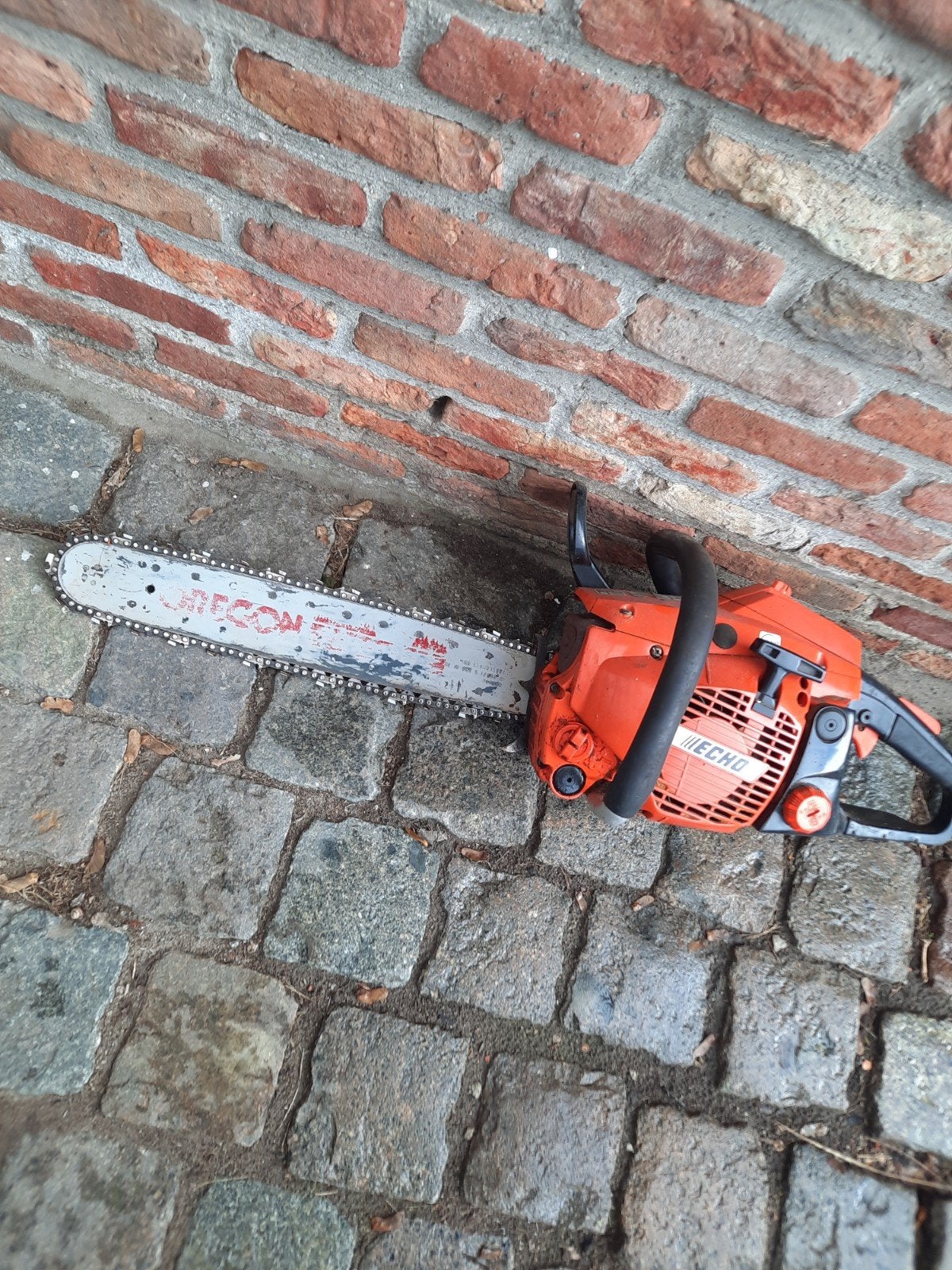 Kettingzaag,6 kettingen en bougiesleutel., Ophalen