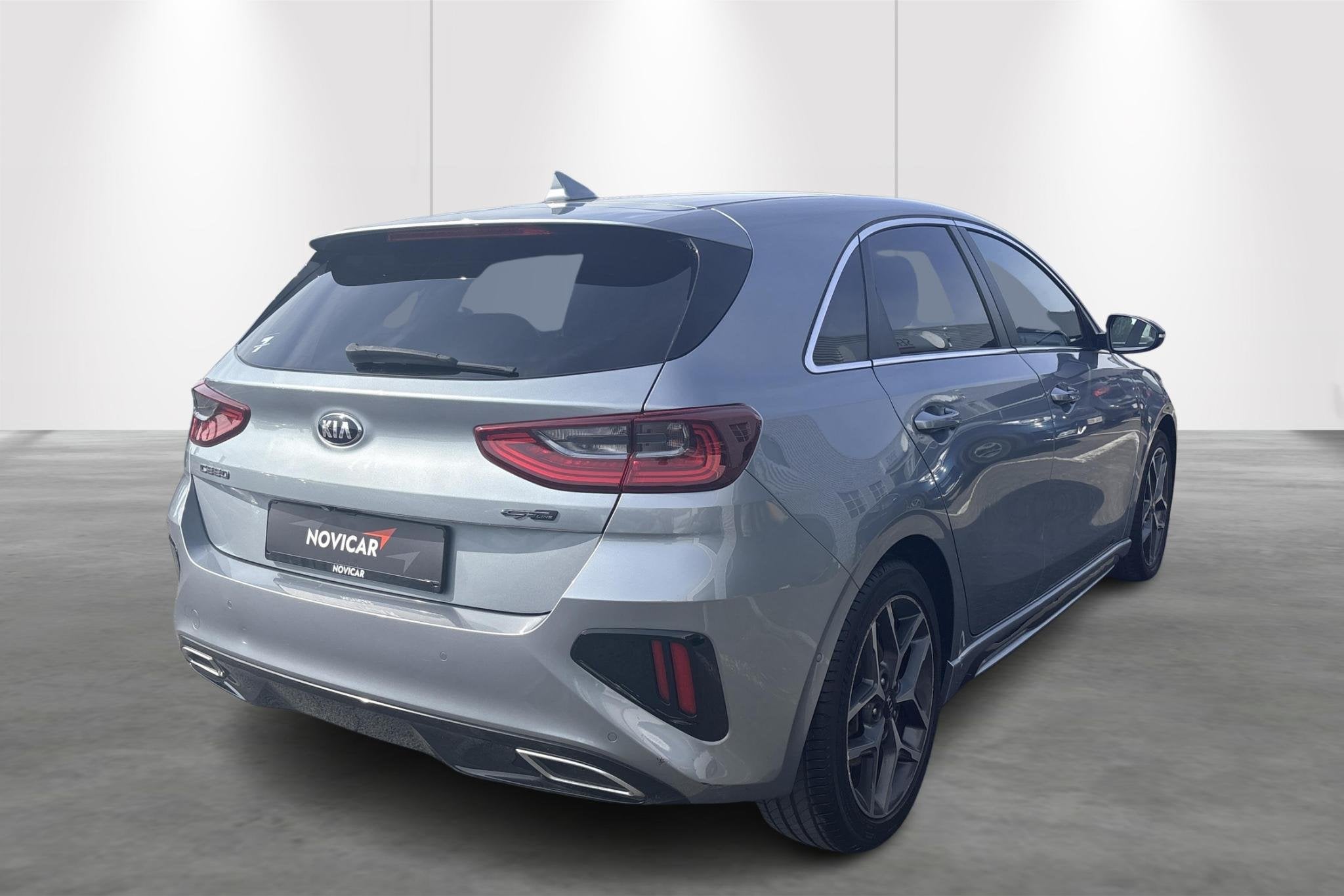 Kia cee'd More 1.4 T-GDI DCT + SENSOREN - CAMERA - GPS, https://public.car-pass.be/vhr/4c16a2b3-c4a4-4b5b-9d1a-cb855e1ca939, Argent ou Gris