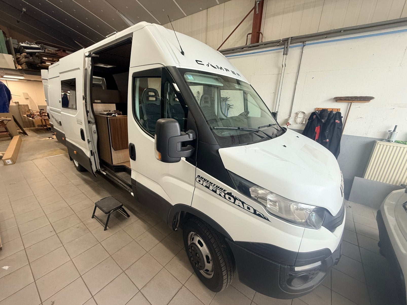 Campervan iveco 2.3 met garantie, Bedrijf, Luifel, Koelkast