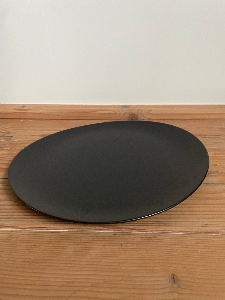 Assiette à dîner ovale Cosy & Trendy noire mate 32 x 27 cm, Maison & Meubles, Assiettes(s), Enlèvement ou Envoi, Comme neuf, Porcelaine